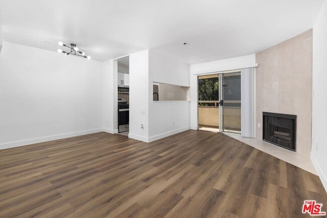 Foto del edificio - 10960 Ashton Ave