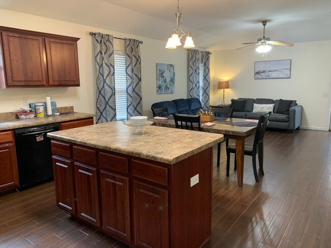 Foto del edificio - 1979 Crosscreek Cir