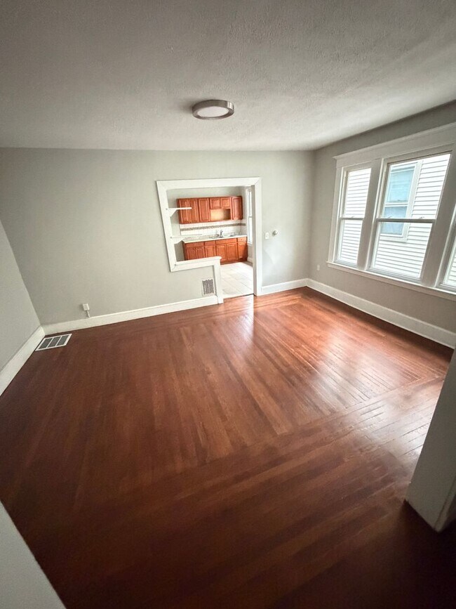 Foto del edificio - 318-320 Howard Ave