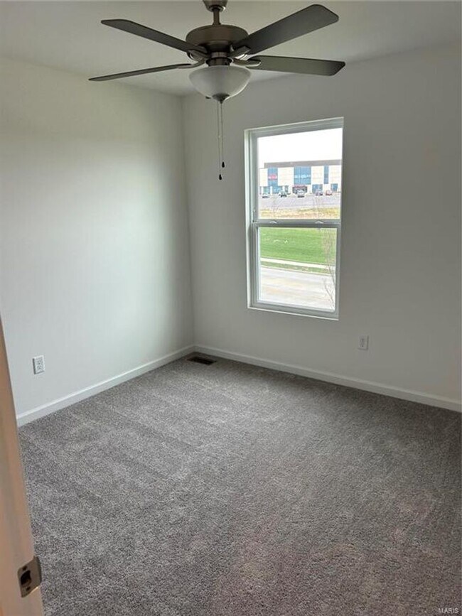 Foto del edificio - 60 Mora Blvd