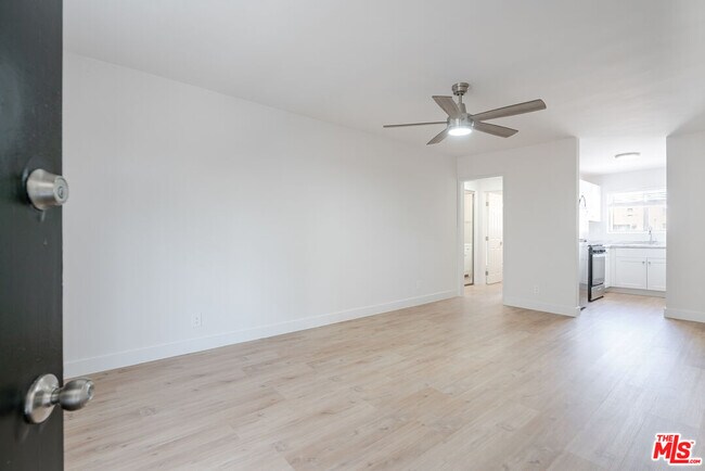 Foto del edificio - 845 S Kenmore Ave