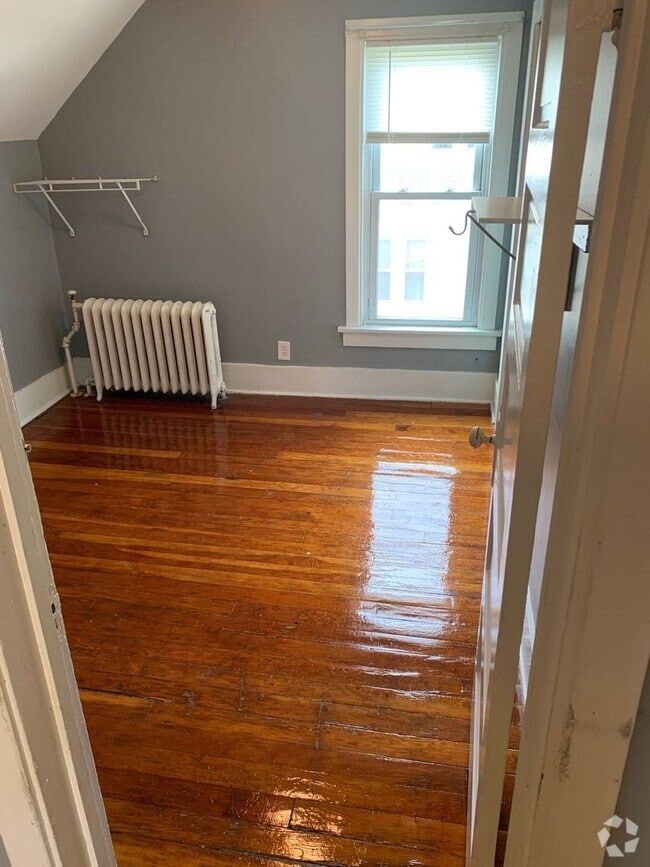 Building Photo - 3 Bedroom Duplex