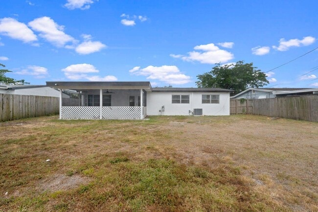 Building Photo - 5720 Parke Ave