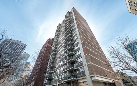 Foto del edificio - 2740 N Pine Grove Ave
