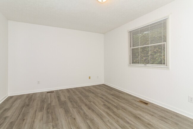 Foto del edificio - 273 Lindy Ave