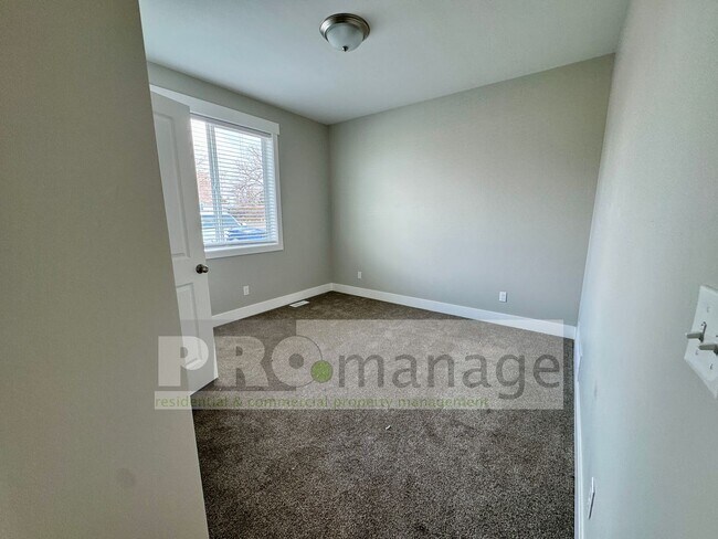 Building Photo - Near New - 2 Bed, 1 Bath Main Level Apartment
