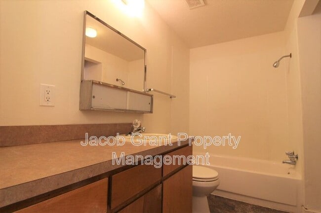 Building Photo - 121 S 2nd W