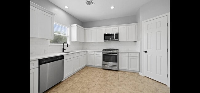 Building Photo - 805 Bedford Ct