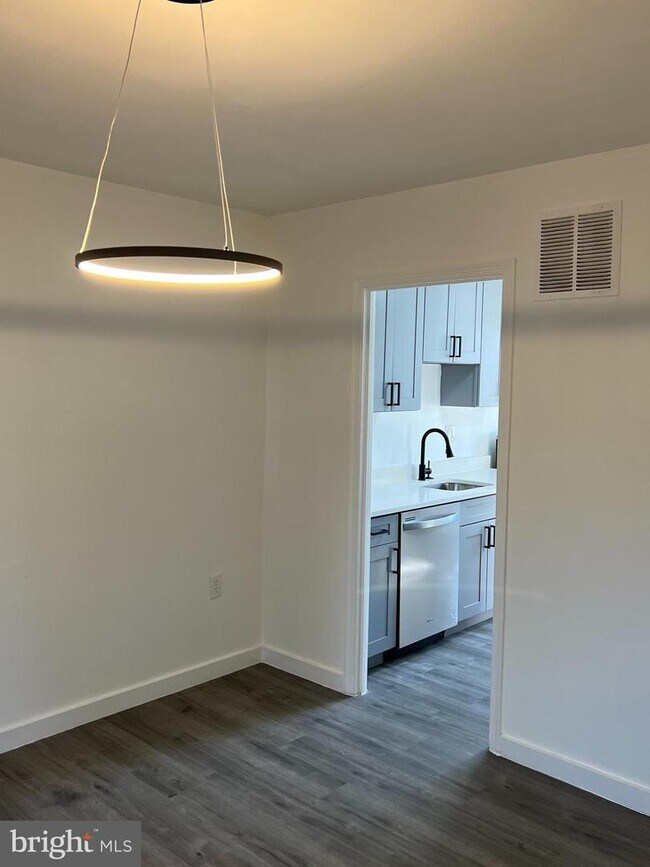 Foto del edificio - 7248 Hillmead Ct
