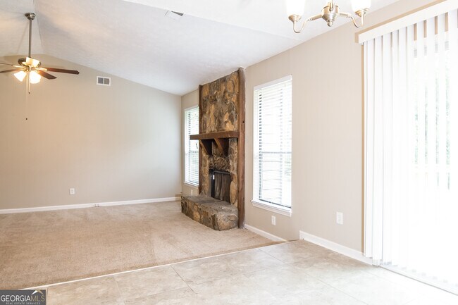 Building Photo - 356 Montgomery Pl