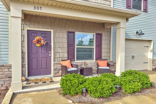 Foto del edificio - Beautiful 4BR Townhome in Mauldin - Whispe...