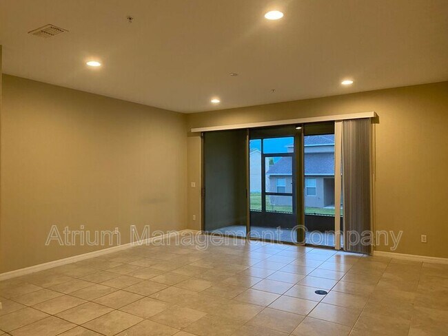 Foto del edificio - 1028 Pavia Dr