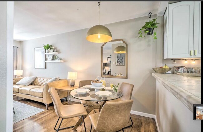 Foto del edificio - 502 N Rosemary Ln