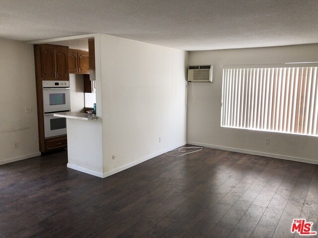 Building Photo - 525 N Hayworth Ave