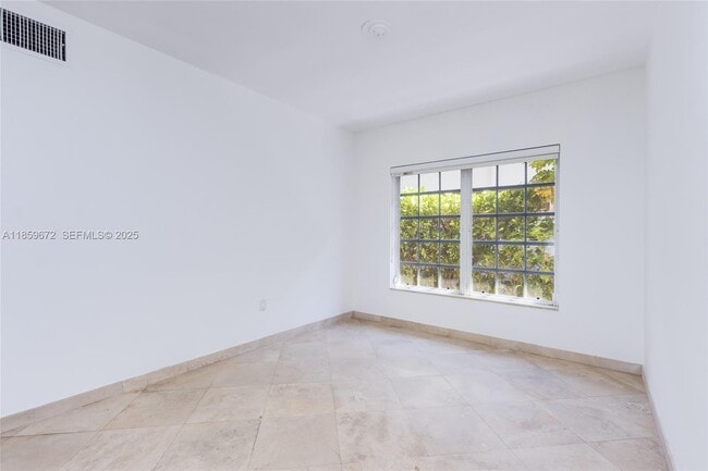 Foto del edificio - 60 Park Dr