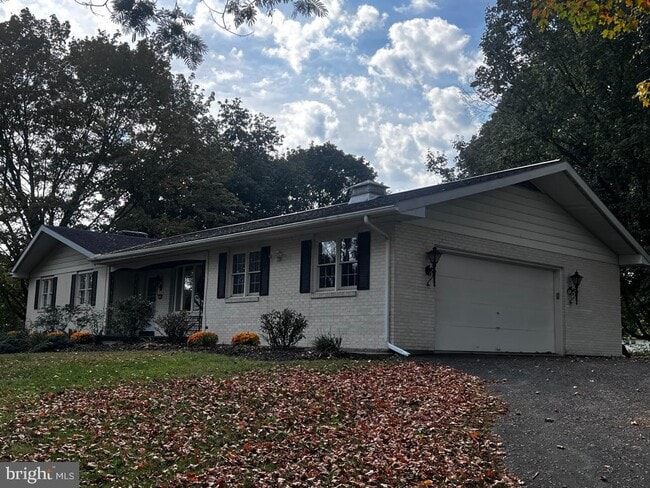 Building Photo - 354 Fry Ave