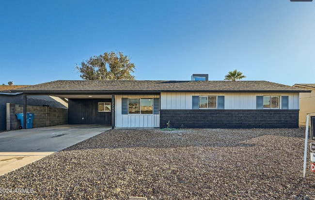 Building Photo - 2241 E Janice Wy