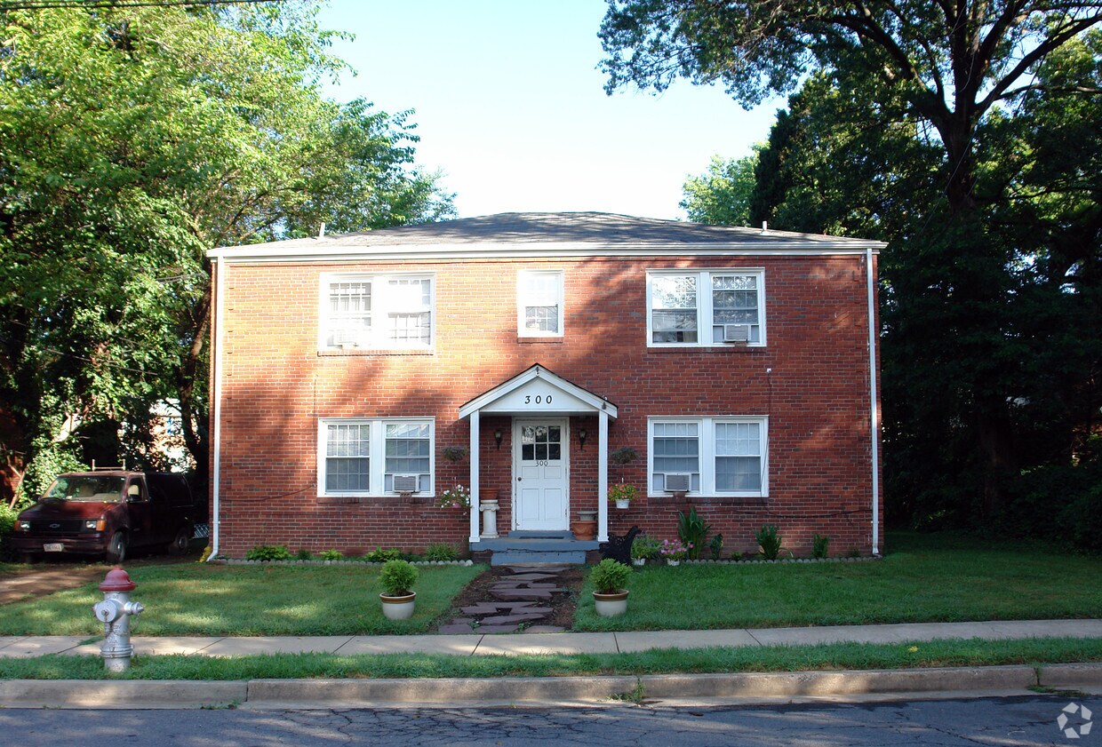 Building Photo - 300 Shirley St