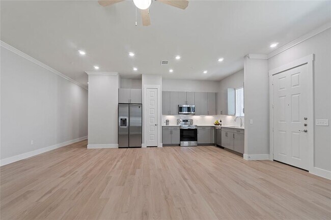 Building Photo - 8305 Casita Dr