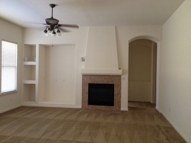 Foto del edificio - Three bedroom, two bath Lincoln home with ...
