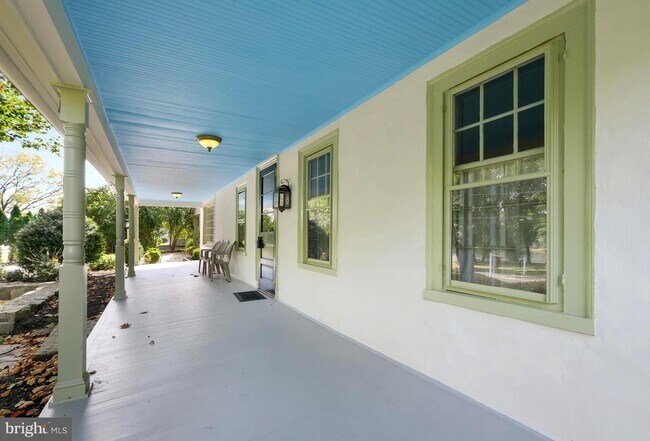 Building Photo - 1442 River Rd