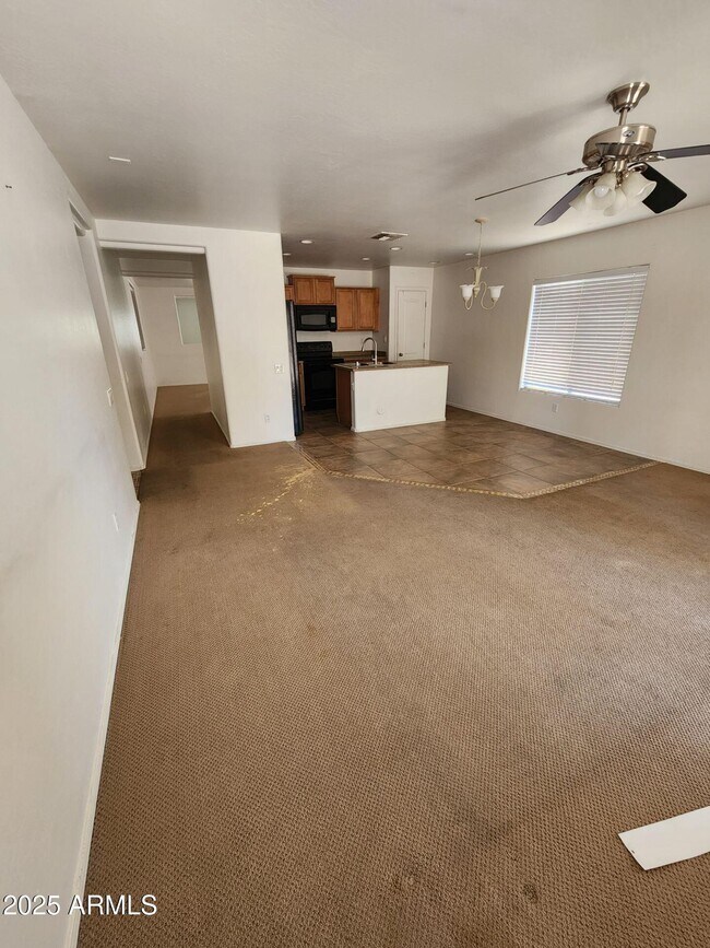 Foto del edificio - 43401 W Elizabeth Ave