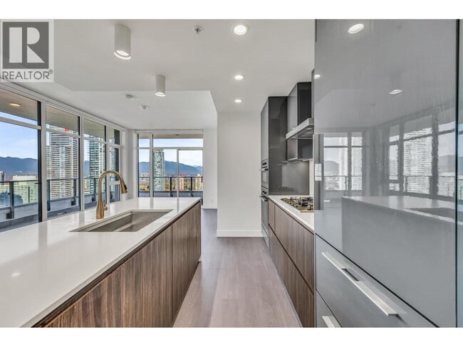 Building Photo - 6511 Sussex Ave