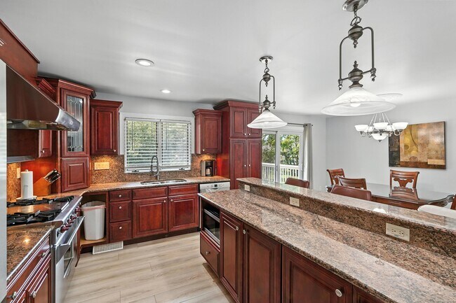 Foto del edificio - 1651 Deer Valley Rd