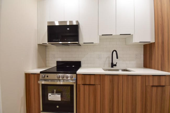 Building Photo - 1030 N 48th St