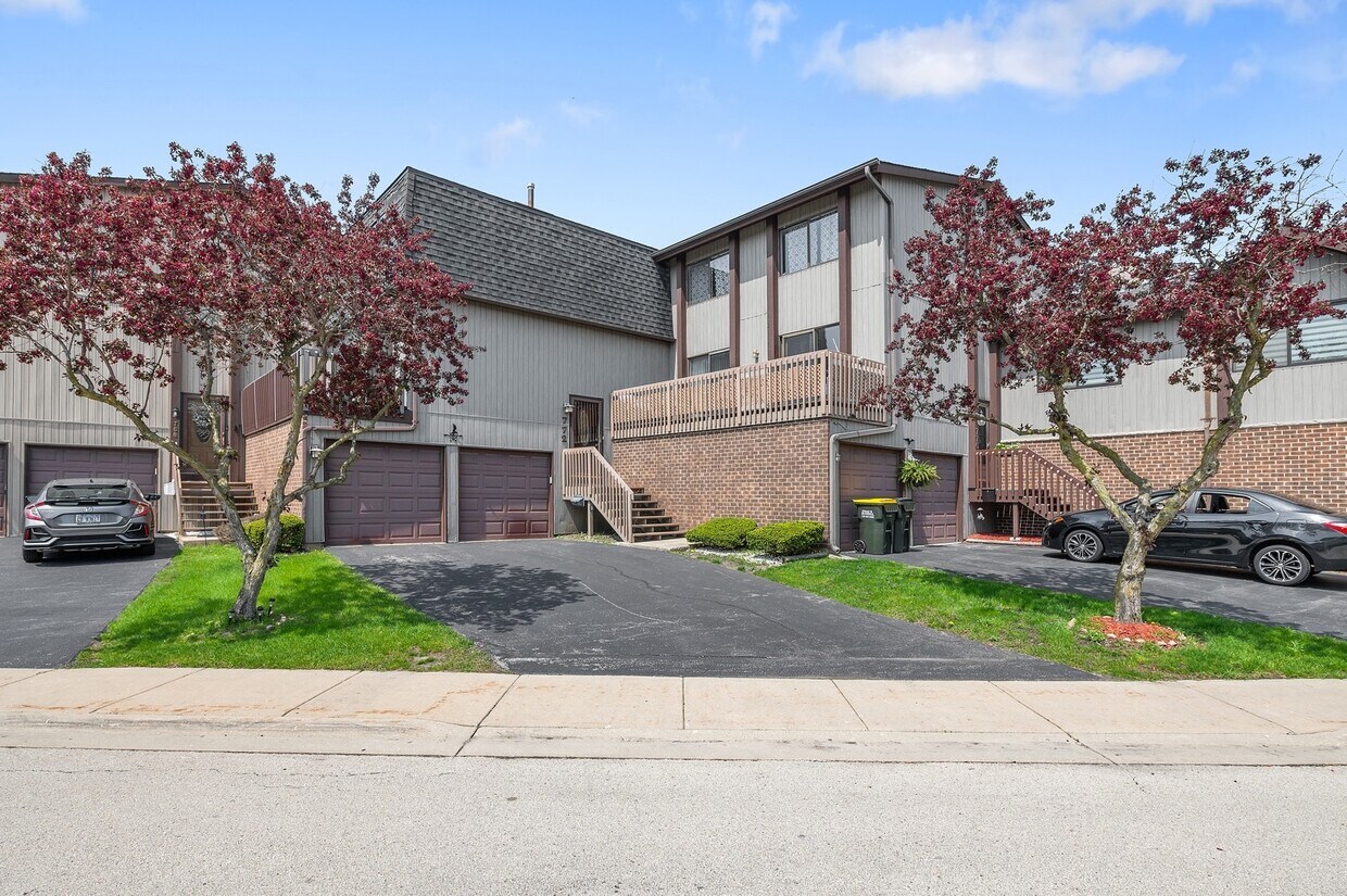 Foto principal - 772 E Golfview Dr