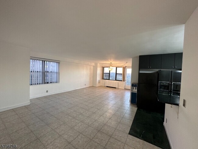 Building Photo - 285 Aycrigg Ave