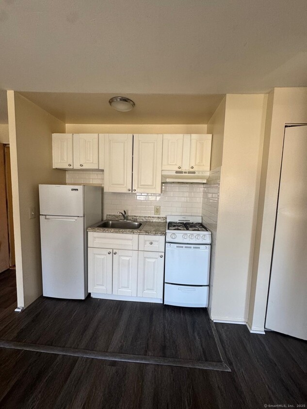 Primary Photo - 125 Granfield Ave