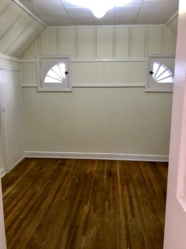 Office - 1414 3 1/2 St SE