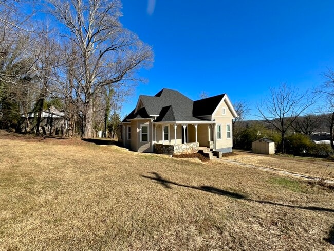 Building Photo - 46 N Thomason St