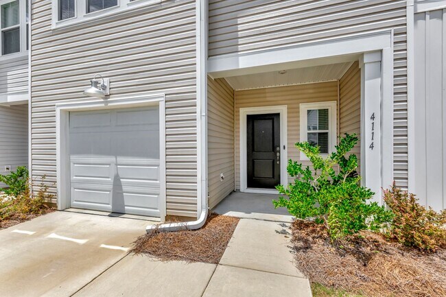 Building Photo - Beautiful 3-bedroom, 2.5-bathroom townhome...