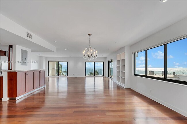 Building Photo - 5415 Collins Ave