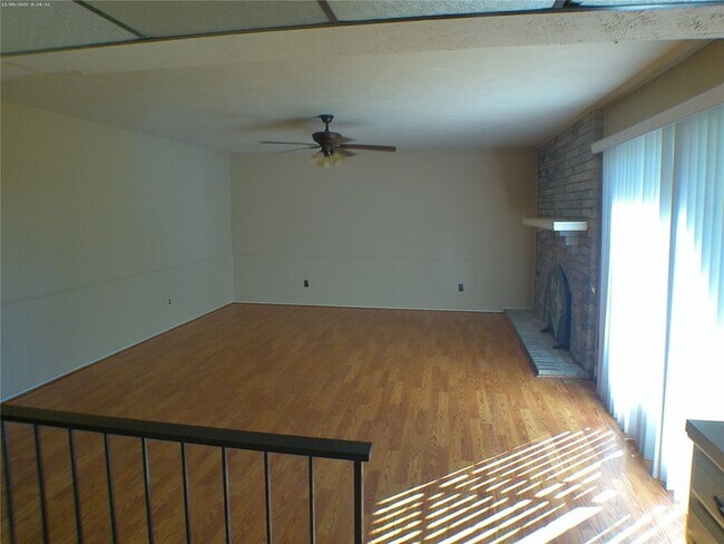 Foto del edificio - 15823 Ironside Hill Dr