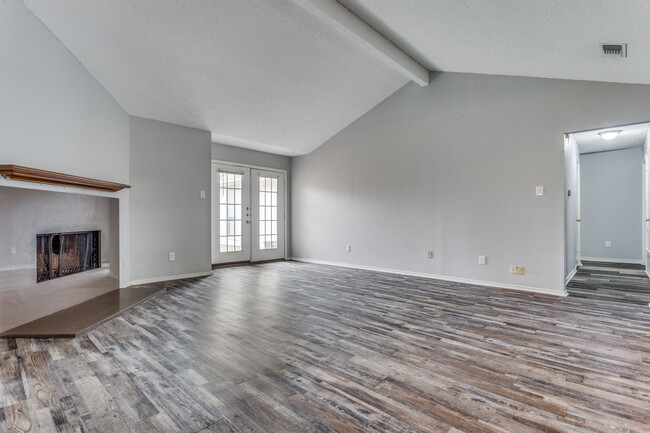 Building Photo - 209 W Schreiber St