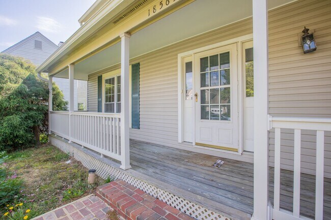Building Photo - Beautiful 4 BR/2 Full BA & 2 Half BA Singl...