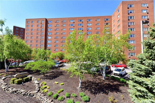 Building Photo - 11820 Edgewater Dr