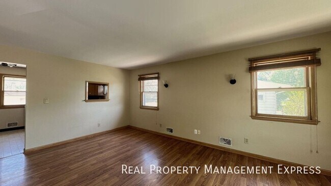 Foto del edificio - 3116 S Lake Ave