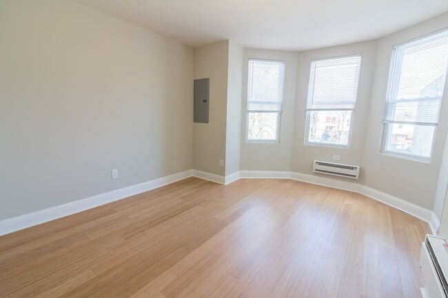 Building Photo - 104 N 60th St