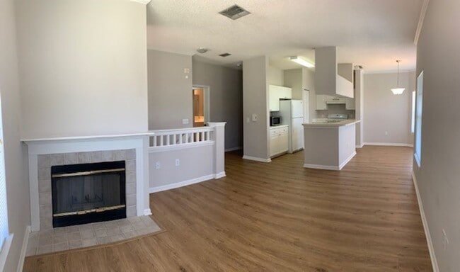 Building Photo - 2/2, 2nd floor unit in gated, Sanford community