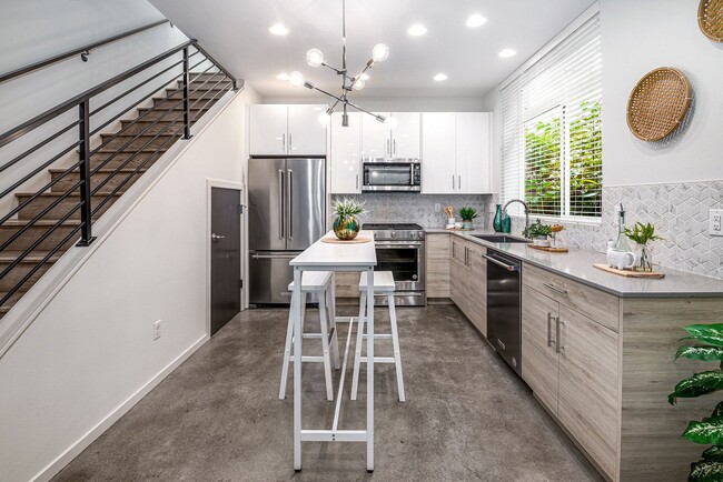 Building Photo - 3bd/1.75ba Seattle Townhouse