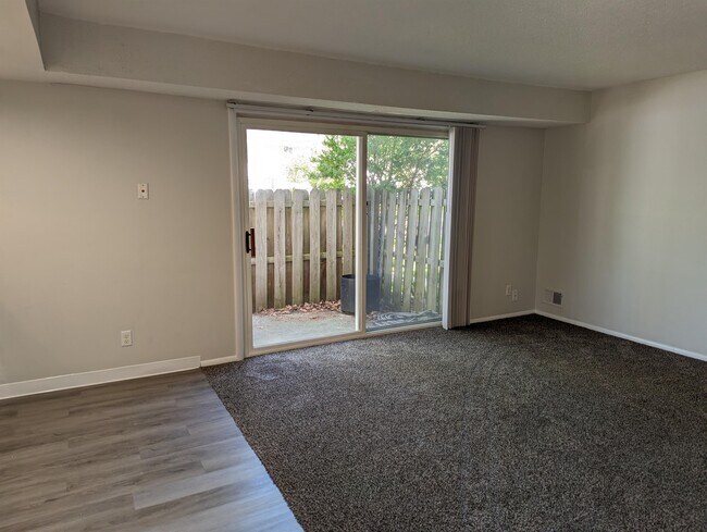 Building Photo - 3602 Kenbrooke Ct