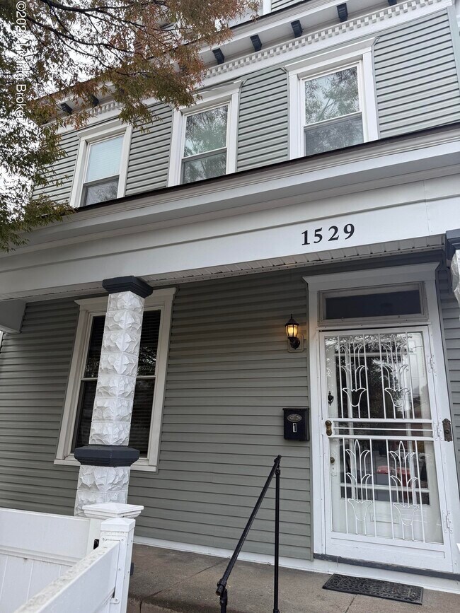 Foto del edificio - 1529 Christy Ave