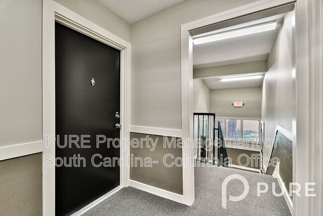 Foto del edificio - 723 Old Manor Rd