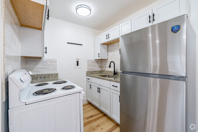 2 habitaciones, 1 baño - 570 pies cuadrados - Cocina - Wolverine Lake Lofts