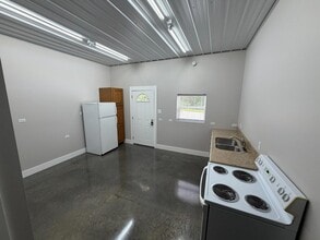 Building Photo - 10748 State Rte D