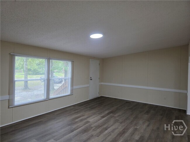 Foto del edificio - 311 Mockingbird Dr